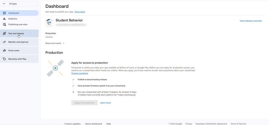 Google Play Console dashboard user interface display showing closed testing requirements tracking box